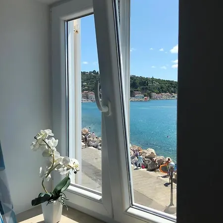 Charming Facing Sea ! *