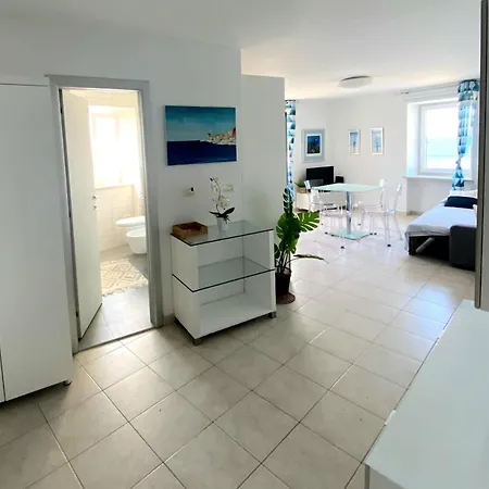 Charming Facing Sea ! דירה פיראן