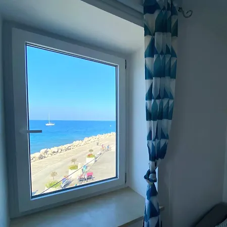 Charming Facing Sea ! * Πιράν