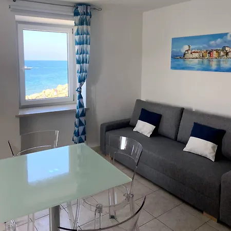 Charming Facing Sea ! * Πιράν